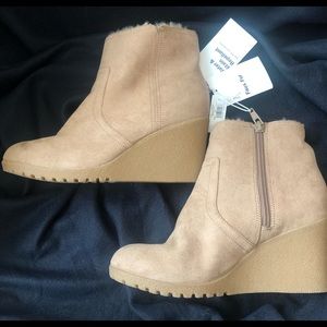 NWT Size 7 Khaki Wedge Booties